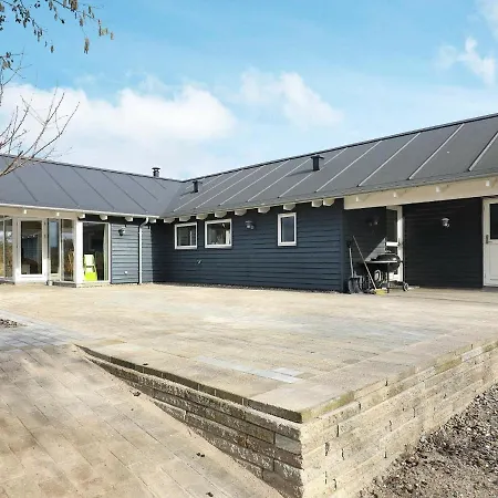 Luxury Retreat With - By Traum *